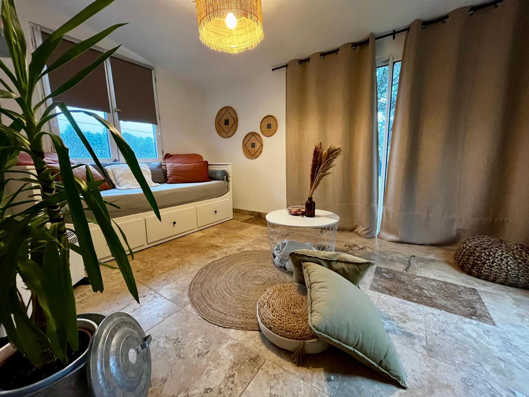 Maison Provencale Au Calme De La Campagne Avec Jacuzzi エクス＝アン＝プロヴァンス エクステリア 写真