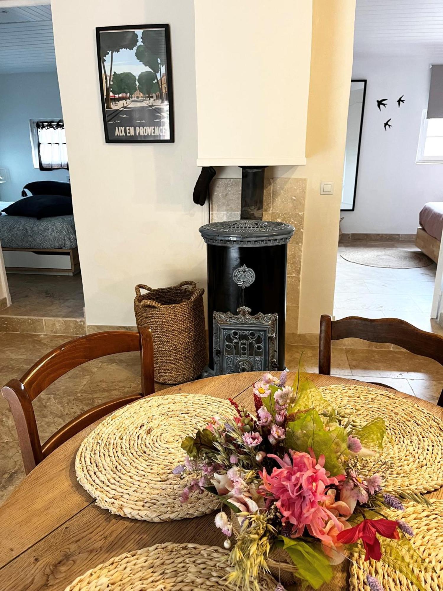 Maison Provencale Au Calme De La Campagne Avec Jacuzzi エクス＝アン＝プロヴァンス エクステリア 写真
