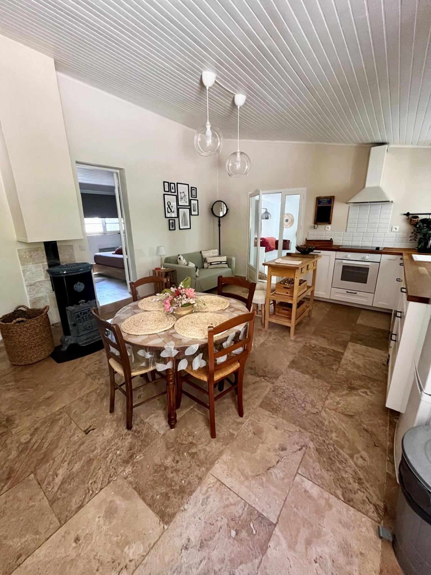 Maison Provencale Au Calme De La Campagne Avec Jacuzzi エクス＝アン＝プロヴァンス エクステリア 写真